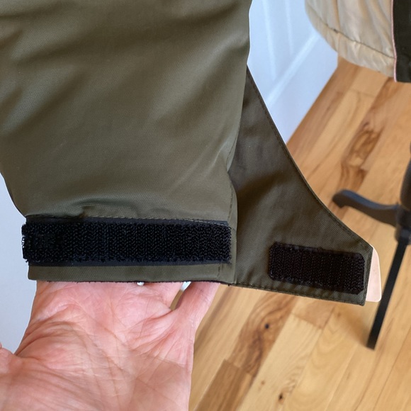 Powder Room Snowboarding jacket. - Picture 10 of 13